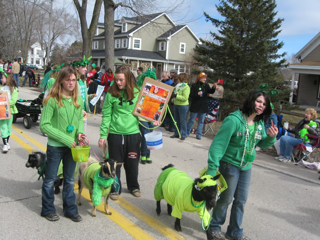/pictures/ST Pats Floats 2010 - Pants on the ground/IMG_3116.jpg